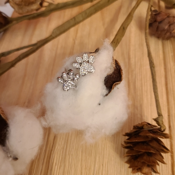 🐾🐾NEW🐾🐾Super Adorable Paw Print earrings with CZ'S - Picture 6 of 13